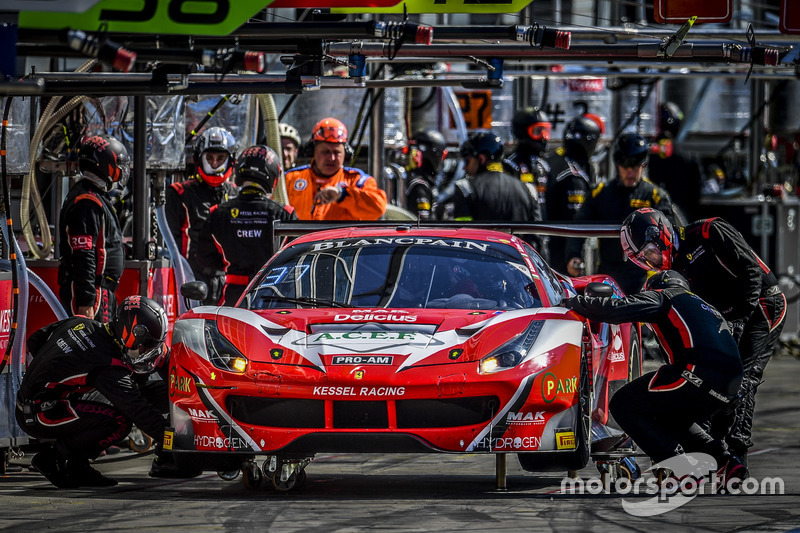 #11 Kessel Racing, Ferrari 488 GT3: Michael Broniszewski, Andrea Rizzoli, Matteo Cressoni