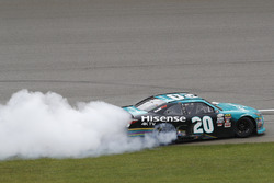 Race winner Denny Hamlin, Joe Gibbs Racing Toyota