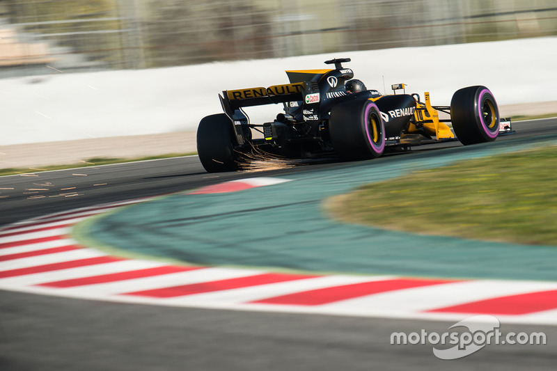 Nico Hulkenberg, Renault Sport F1 Team RS17 envoie des étincelles