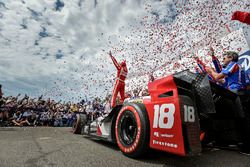 Sébastien Bourdais, Dale Coyne Racing Honda, celebrates his win