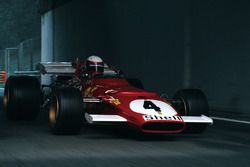 La Ferrari 312B in pista a Monza, dopo la curva del Serraglio, per le riprese del documentario omonimo. Alla guida Paolo Barilla.