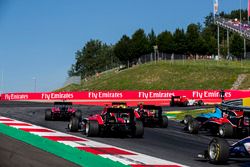 Raoul Hyman, Campos Racing leads Giuliano Alesi, Trident, the rest of the field at the start of the race