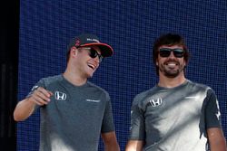 Stoffel Vandoorne, McLaren, Fernando Alonso, McLaren