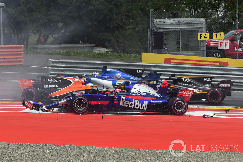 16e Daniil Kvyat, Scuderia Toro Rosso STR12