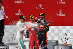 Sebastian Vettel, Ferrari, Valtteri Bottas, Mercedes AMG F1, Daniel Ricciardo, Red Bull Racing feste