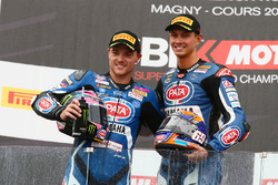 Il secondo classificato Alex Lowes, Pata Yamaha, il terzo classificato Michael van der Mark, Pata Yamaha