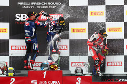Podium : le vainqueur, Niki Tuuli, Kallio Racing Yamaha, le deuxième, Federico Caricasulo, GRT Yamaha Official WorldSSP Team, et le troisième, P.J. Jacobsen, MV Agusta