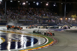 Crash: Sebastian Vettel, Ferrari SF70H, Fernando Alonso, McLaren MCL32, Kimi Raikkonen, Ferrari SF70H, Max Verstappen, Red Bull Racing RB13