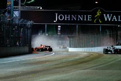 Sebastian Vettel, Ferrari SF70H, Crash, Lewis Hamilton, Mercedes AMG F1 W08