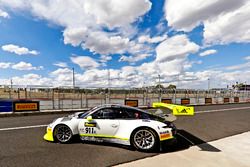 #911 Walkinshaw GT3, Porsche 911 GT3 R: Earl Bamber, Kevin Estre, Laurens Vanthoor