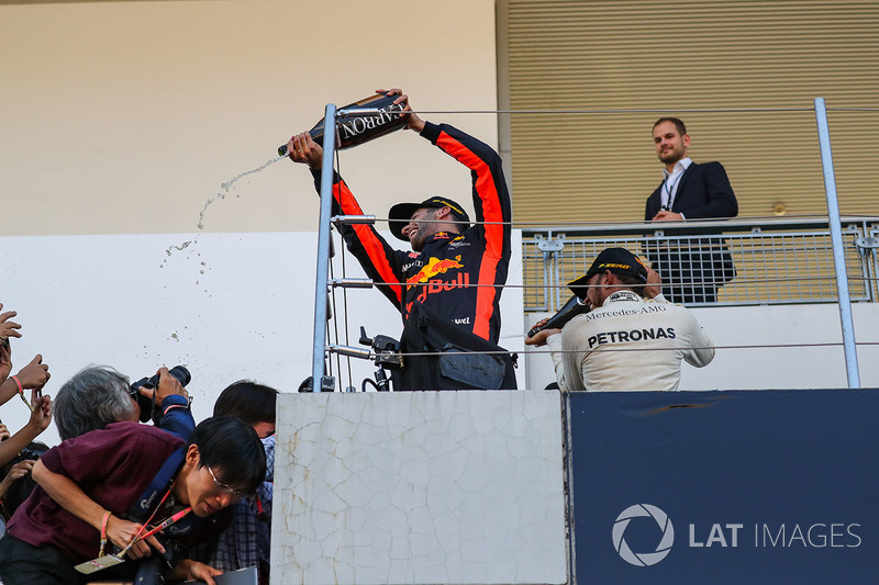 Daniel Ricciardo, Red Bull Racing and Lewis Hamilton, Mercedes AMG F1 celebrate on the podium with the champagne and the fans and photographers