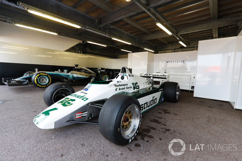El Williams FW08 Ford Cosworth 1982 de Keke Rosberg y el Mercedes W07 2016 de Nico Rosberg