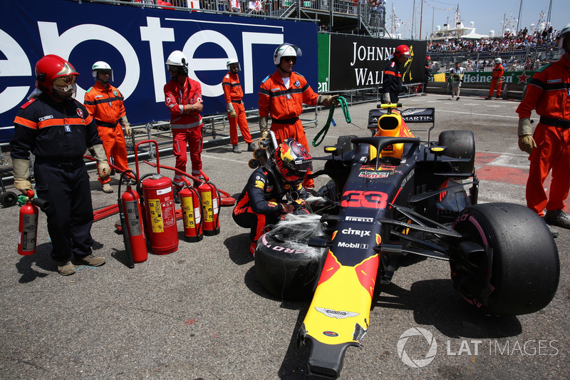 Max Verstappen, Red Bull Racing RB14 na crash