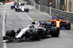 Sergey Sirotkin, Williams FW41, Stoffel Vandoorne, McLaren MCL33, y Charles Leclerc, Sauber C37