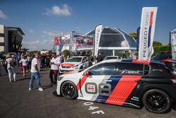 Peugeot 308 TCR nel paddock del Paul Ricard