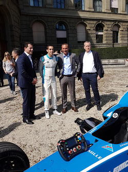 Marco Parroni, Deputy Head of Marketing, Julius Bär, Sebastien Buemi, Gian Rossi, Leiter Region Schweiz, Julius Bär, Remo Lutolf, Vorsitzender der Gescha_ftsleitung, ABB Schweiz
