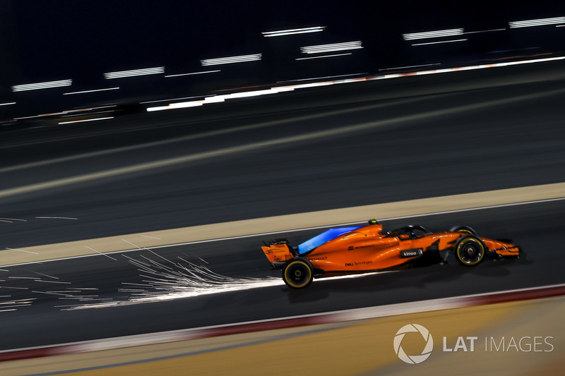 Stoffel Vandoorne, McLaren MCL33 sparks