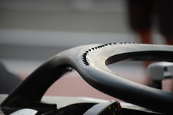Haas F1 Team VF-18 halo detay