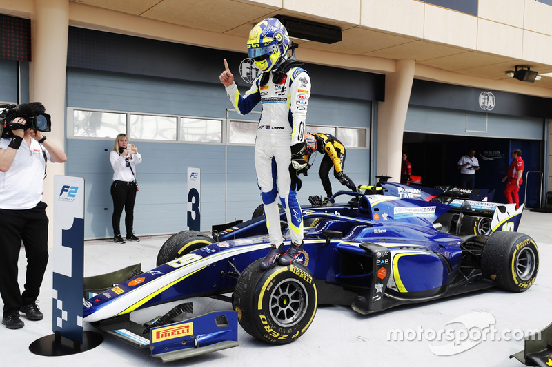 Ganador de carrera Lando Norris, Carlin