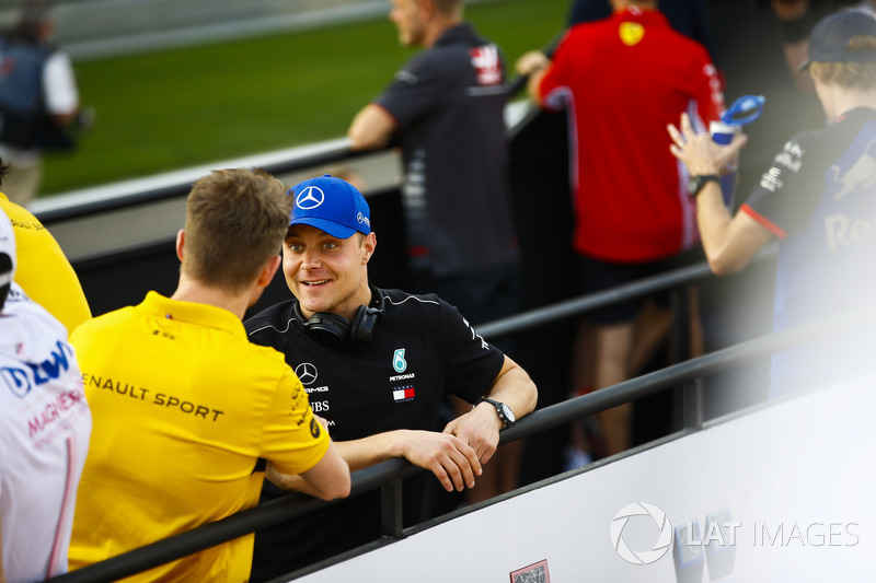 Nico Hulkenberg, Renault Sport F1 Team, and Valtteri Bottas, Mercedes AMG F1, in the drivers parade