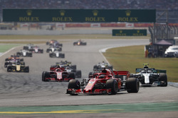 Start action, Sebastian Vettel, Ferrari SF71H, leads Valtteri Bottas, Mercedes AMG F1 W09, Kimi Raikkonen, Ferrari SF71H, Max Verstappen, Red Bull Racing RB14