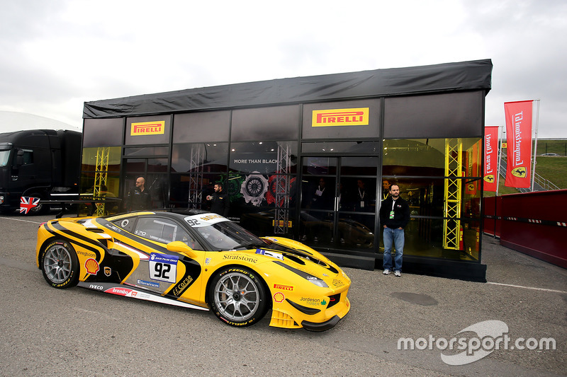 #92 Stratstone Ferrari Ferrari 488: Sam Smeeth