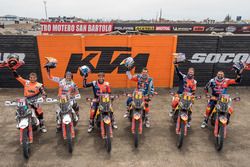 #77 KTM Racing Team: Luciano Benavides, #15 KTM Racing Team: Laia Sanz, #1 Red Bull KTM Factory Team: Sam Sunderland, #2 Red Bull KTM Factory Team: Matthias Walkner, #8 Red Bull KTM Factory Team: Toby Price, #19 Red Bull KTM Factory Team: Antoine Meo