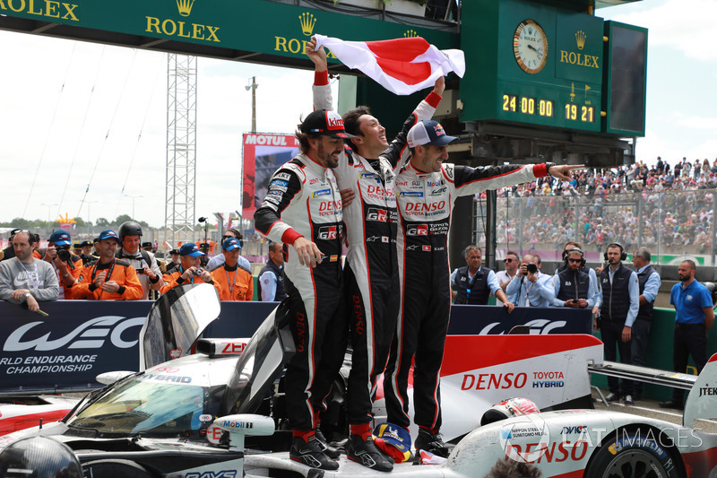 Winners #8 Toyota Gazoo Racing Toyota TS050: Sébastien Buemi, Kazuki Nakajima, Fernando Alonso