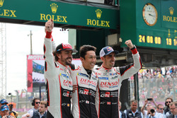 Winners #8 Toyota Gazoo Racing Toyota TS050: Sébastien Buemi, Kazuki Nakajima, Fernando Alonso