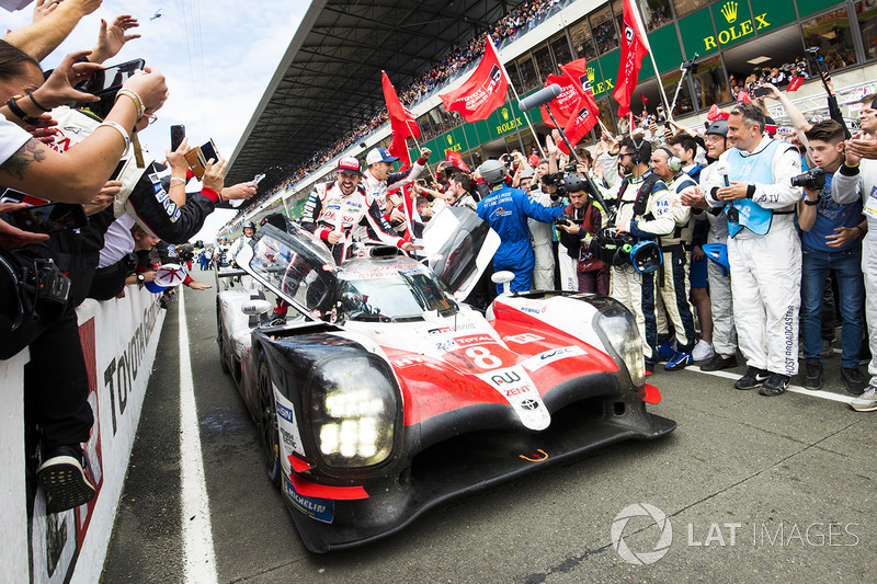 Winners #8 Toyota Gazoo Racing Toyota TS050: Sébastien Buemi, Kazuki Nakajima, Fernando Alonso