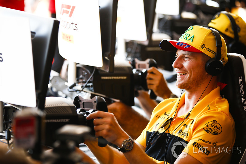 Nico Hulkenberg, Renault Sport F1 Team, essaie le F1 eSports