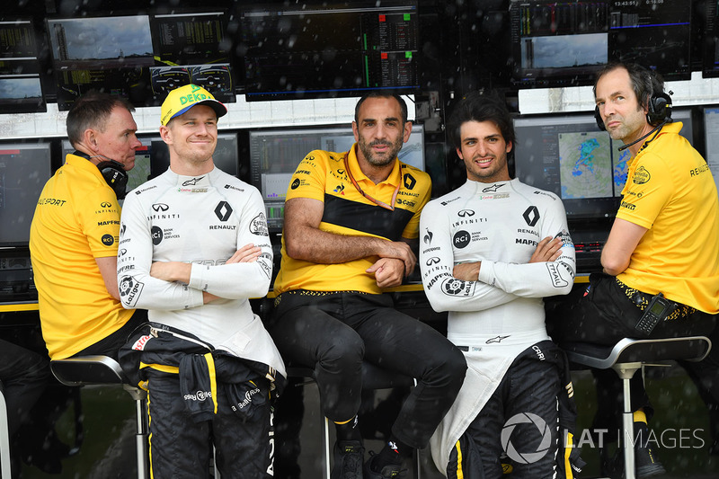 Carlos Sainz Jr., Renault Sport F1 Team and Nico Hulkenberg, Renault Sport F1 Team