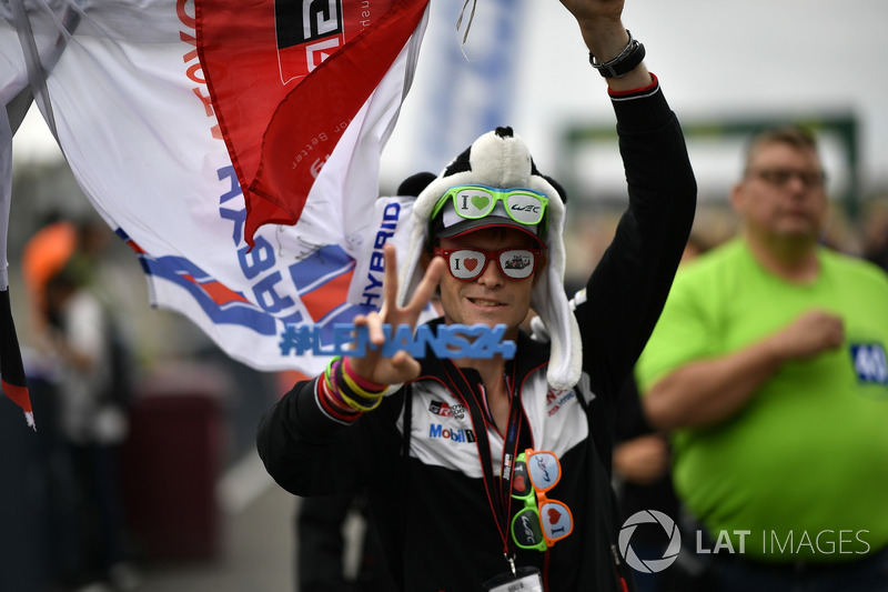 Fan during autograph session