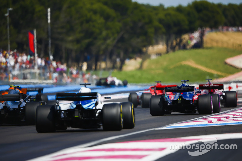 Brendon Hartley, Toro Rosso STR13, Valtteri Bottas, Mercedes AMG F1 W09, y Lance Stroll, Williams FW41