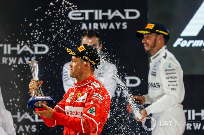 Podio: tercer lugar Sebastian Vettel, Ferrari y segundo lugar Lewis Hamilton, Mercedes AMG F1