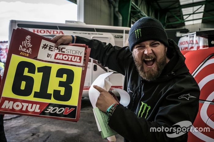 Preparativos de los vehículos de apoyo del Monster Energy Honda Team