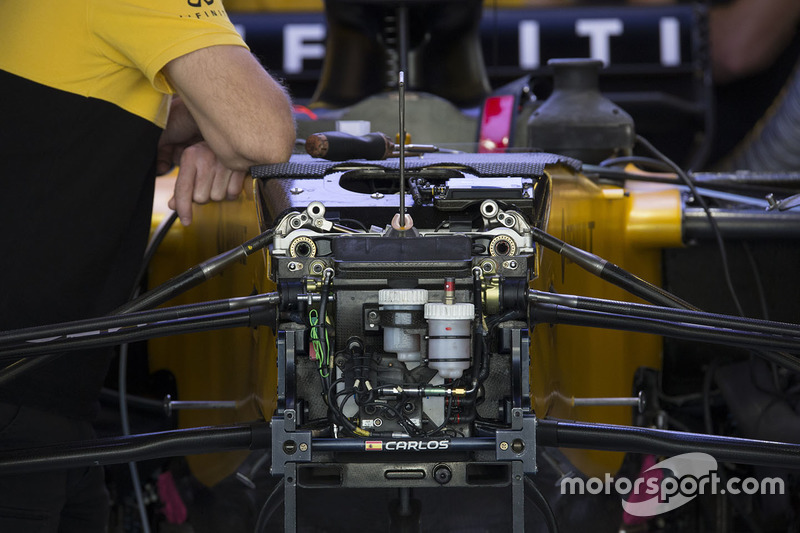 Renault Sport F1 Team RS17 ön süspansiyon