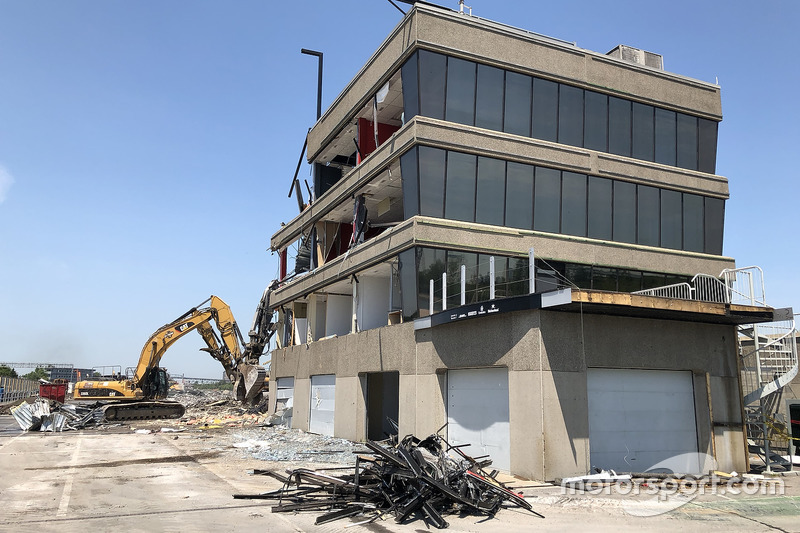 Démolition de l'ancien paddock de Montréal