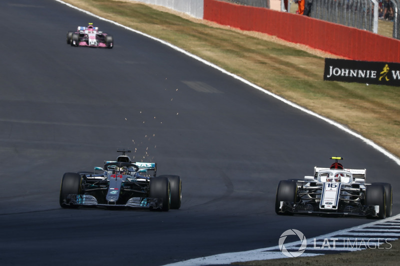 Lewis Hamilton, Mercedes-AMG F1 W09 et Charles Leclerc, Sauber C37
