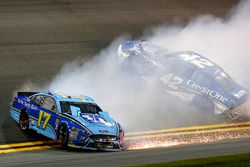 Crash: Ricky Stenhouse Jr., Roush Fenway Racing, Ford Fusion Fifth Third Bank Kyle Larson, Chip Ganassi Racing, Chevrolet Camaro Credit One Bank