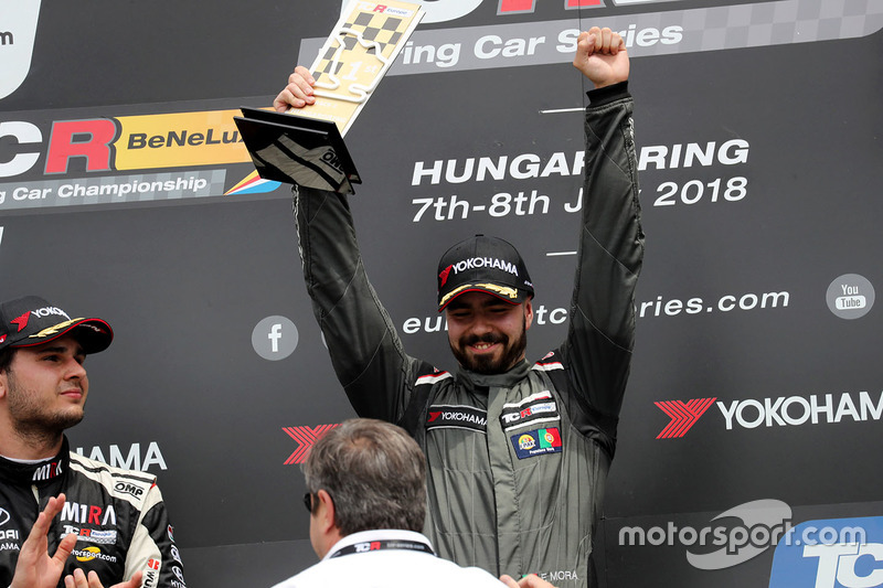 Podio: il vincitore della gara Francisco Mora, M1RA Hyundai i30 N TCR