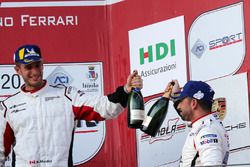 Podio Michelin Cup: Bashar Mardini, GDL Racing e Marco Cassara, Ombra Racing, festeggiano