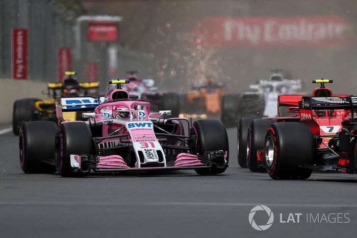 Outro embate foi entre Esteban Ocon e Kimi Raikkonen, que se encontraram no início da prova, com o piloto da Force India levando a pior: 