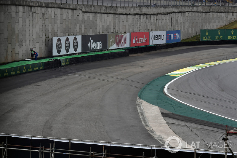 Skid marks left by the crashed car of Lewis Hamilton, Mercedes-Benz F1 W08  in Q1