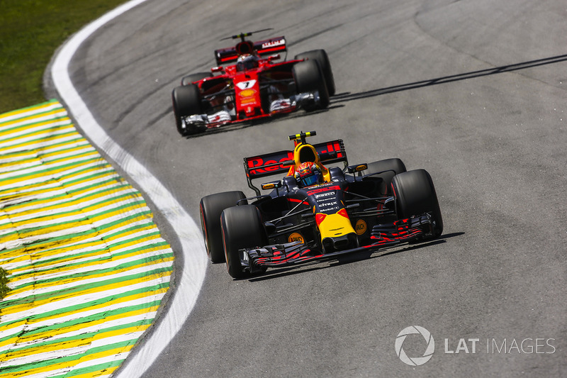 Max Verstappen, Red Bull Racing RB13, Kimi Raikkonen, Ferrari SF70H