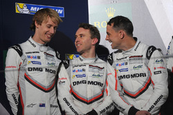 Podium : les deuxièmes, Timo Bernhard, Earl Bamber, Brendon Hartley, Porsche Team