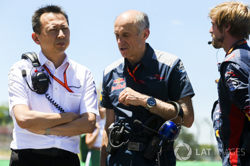 Yusuke Hasegawa, Senior Managing Officer, Honda, with Franz Tost, Team Principal, Scuderia Toro Rosso