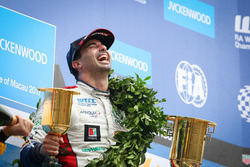 Podio: il vincitore della gara Mehdi Bennani, Sébastien Loeb Racing, Citroën C-Elysée WTCC