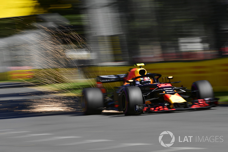 Max Verstappen, Red Bull Racing RB14 sparks