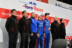 Franz Tost, Scuderia Toro Rosso Team Principal, Pierre Gasly, Scuderia Toro Rosso, Brendon Hartley, Scuderia Toro Rosso and Honda personel
